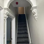 Luton Home Near Airport Private & Shared Bathroom Option